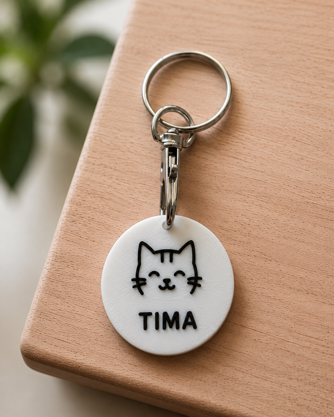 Valkoinen PetPage-tägi lemmikin nimellä TIMA